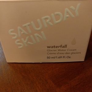 Saturday skin waterfall glacier water cream
